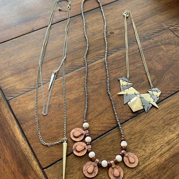 3 Urban Outfitters necklace bundle - Picture 3 of 16